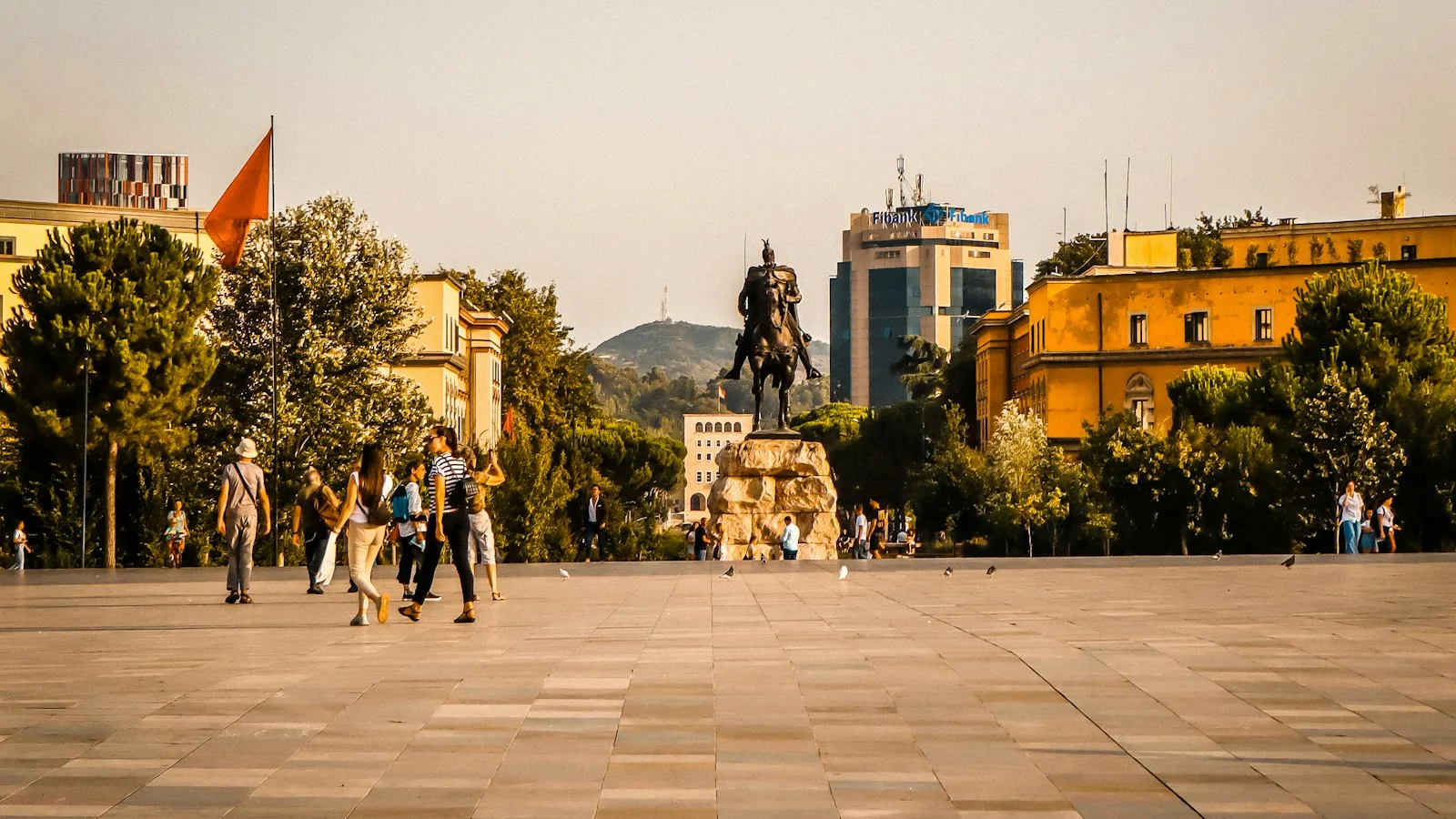 Jours 1 et 2 : Tirana, la base logistique