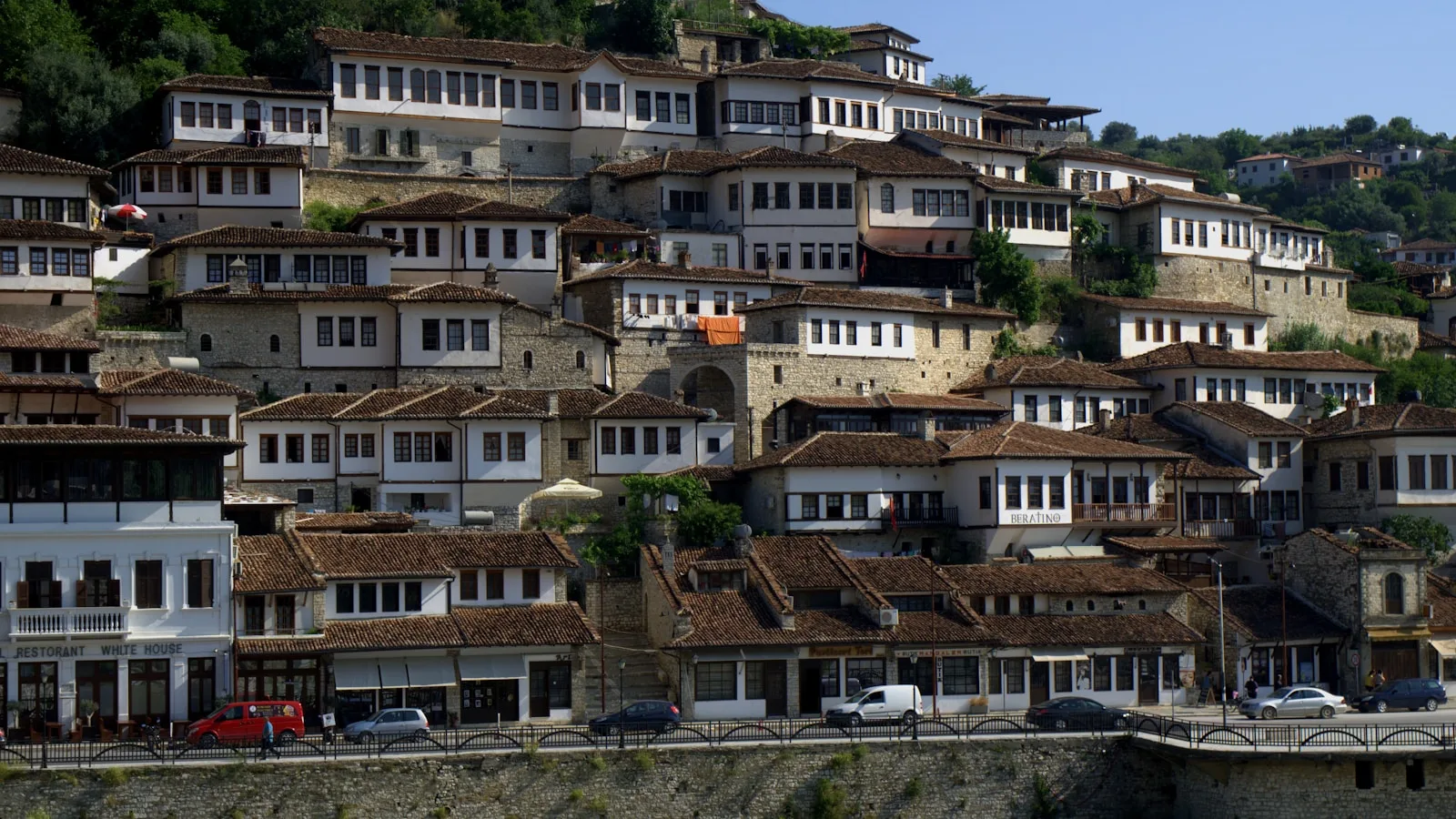 ️ Berat : la ville aux mille fenêtres