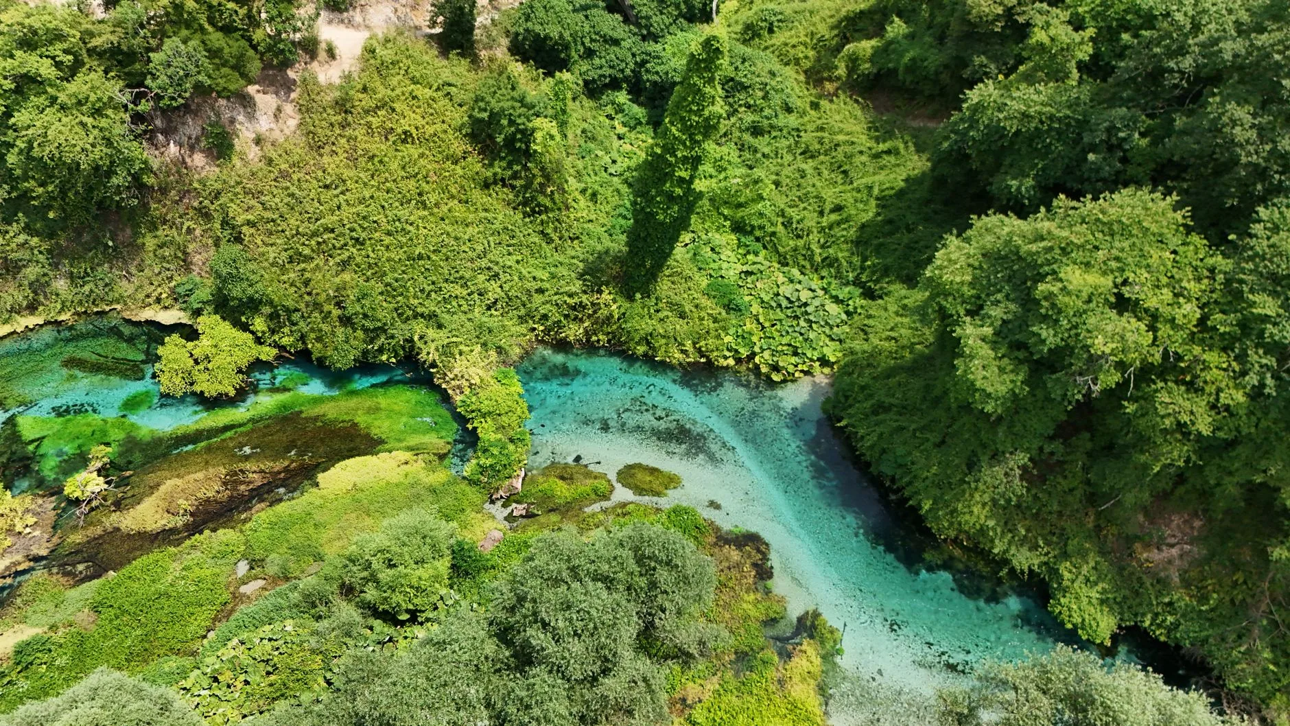 Le Blue Eye (Syri i Kaltër) : la source des mystères