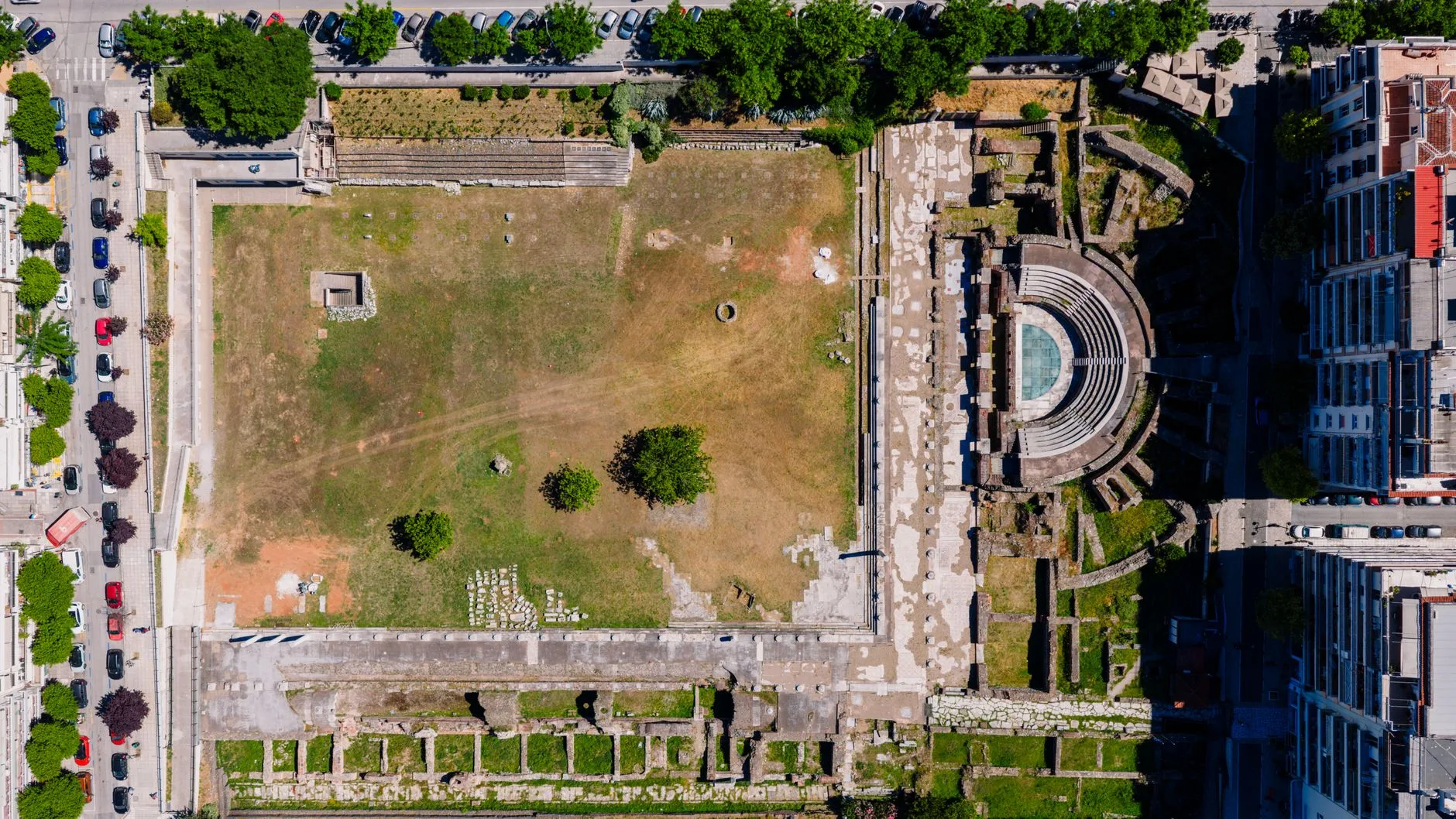 ️ L'amphithéâtre romain — le joyau archéologique des Balkans