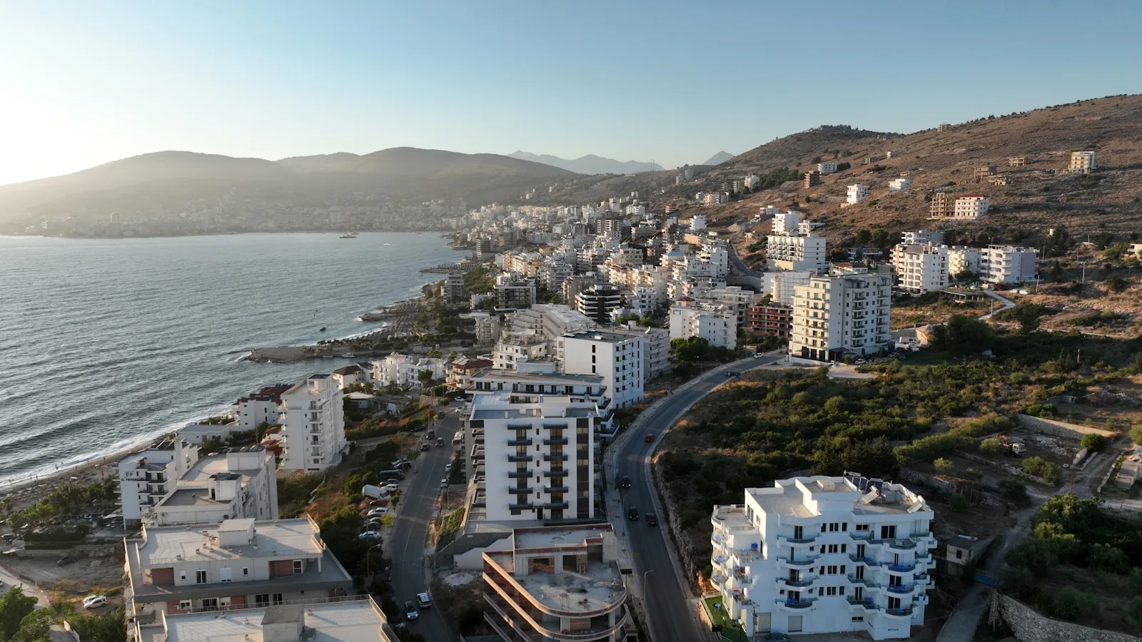 Le lungomare — la promenade iconique de Sarandë