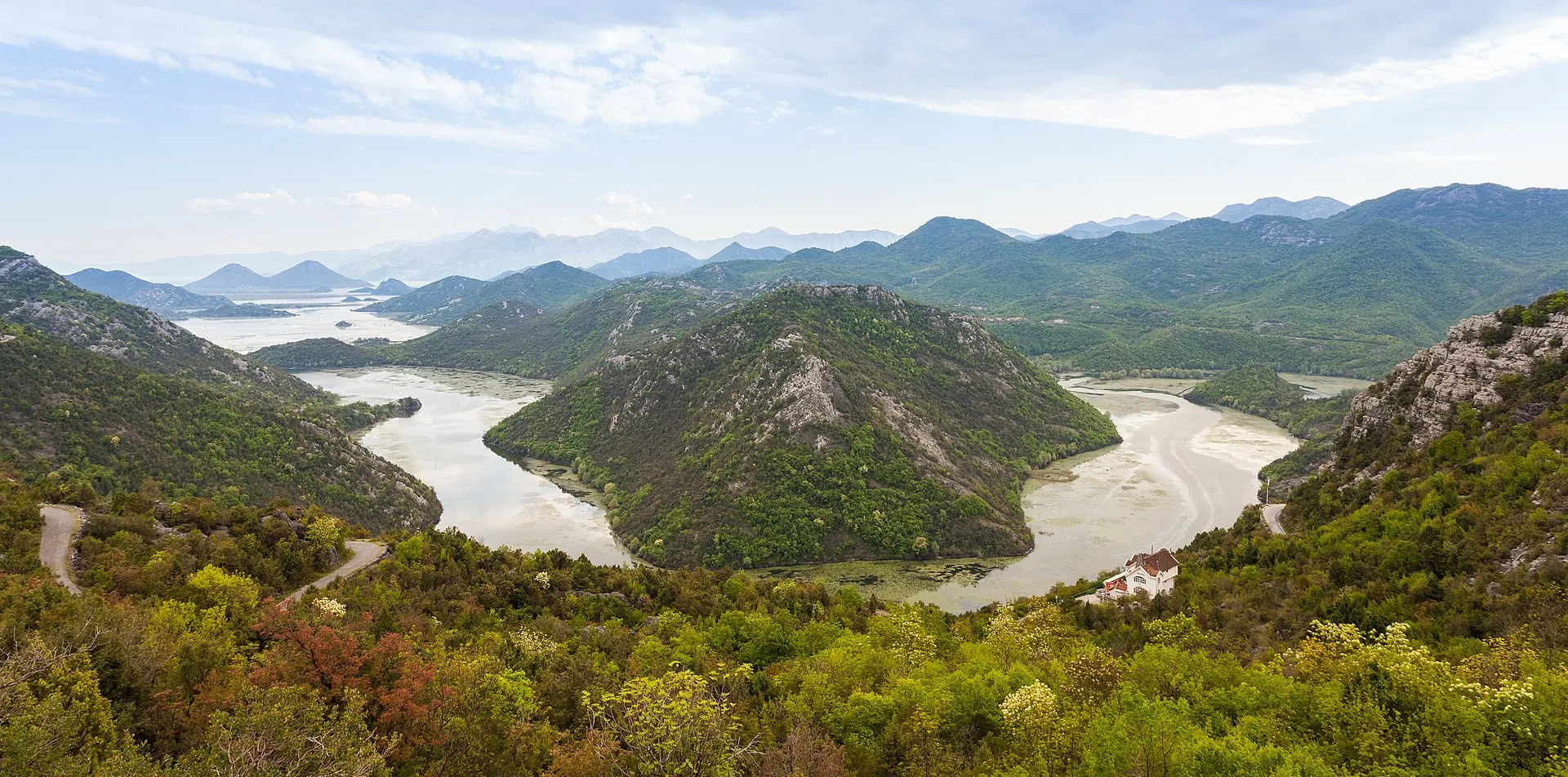 ️ Le lac de Shkodër : la frontière bleue